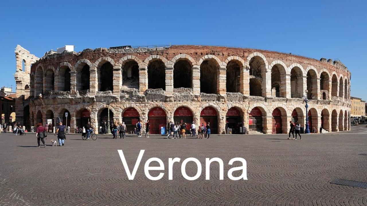 Appartamento "Il Vicolo" ペスキエーラ・デル・ガルダ エクステリア 写真